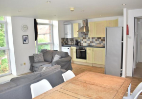Cawley Priory, 2 Bedroom City Centre Apartment with Parking Space - Chichester Holiday Properties
